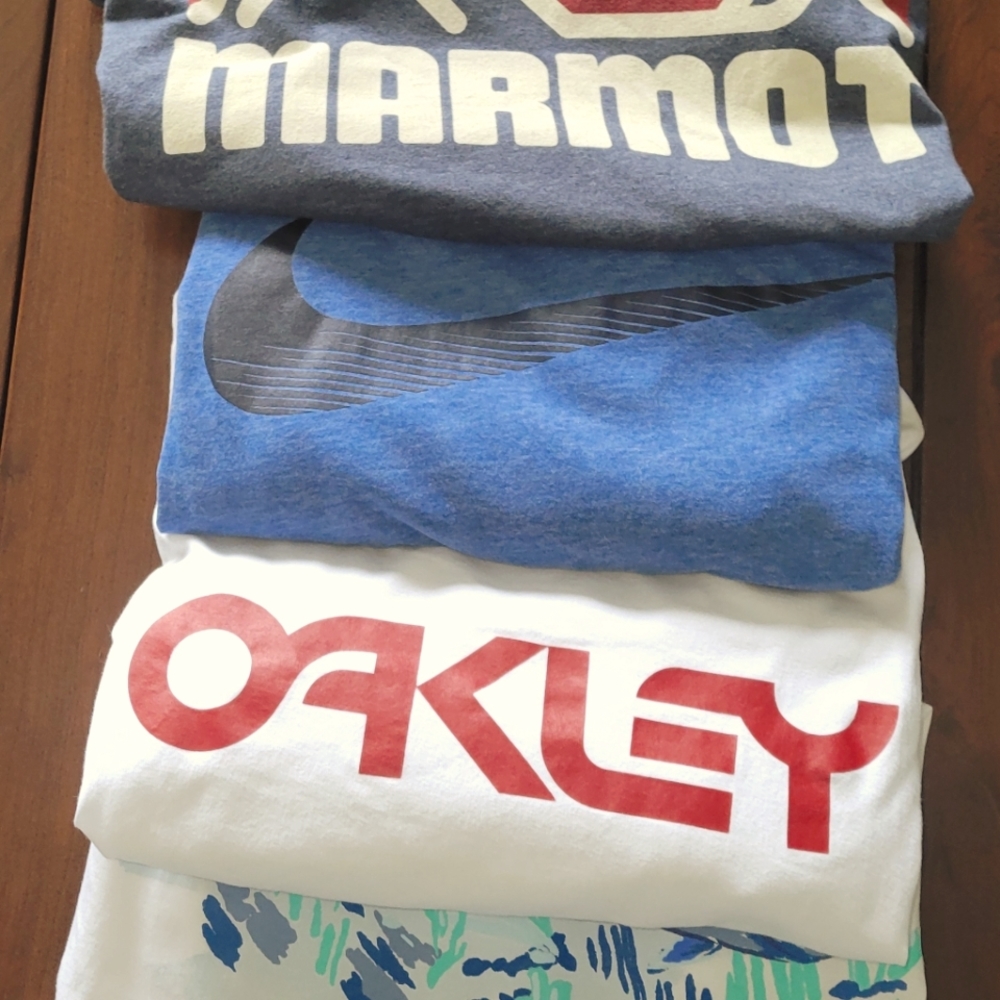 Men's Short Sleeve T-Shirt Bundle of 4. Size M. Marmot, Nike, Oakley, Vineyard V